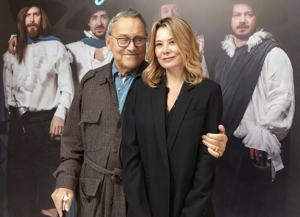    Андрей Кончаловский и Юлия Высоцкая на премьере музыкального спектакля Евгения Марчелли "Три мушкетера"