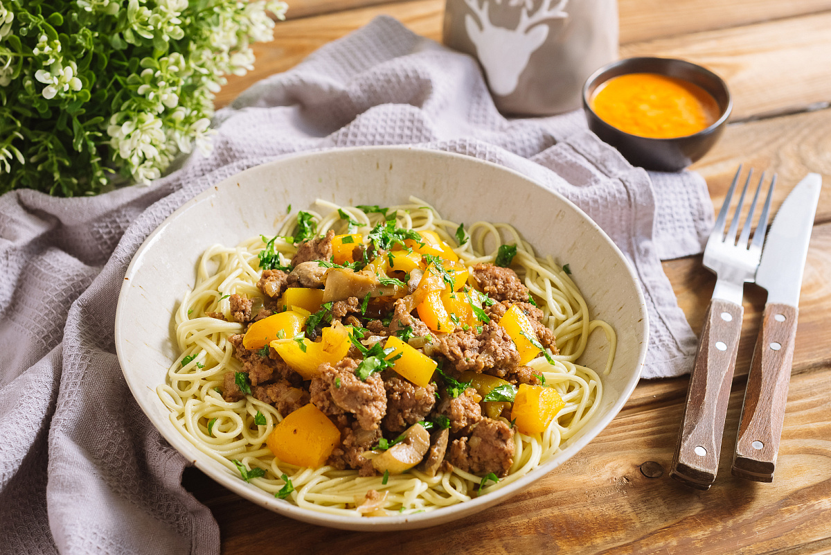 Яичная лапша «Грибное лукошко» с шампиньонами и болгарским перцем