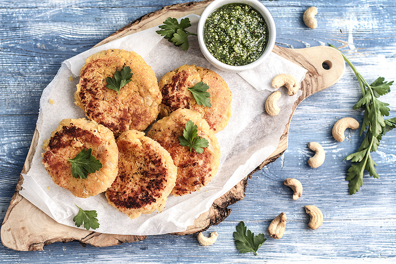 Чечевичные котлеты с морковью, луком и кешью