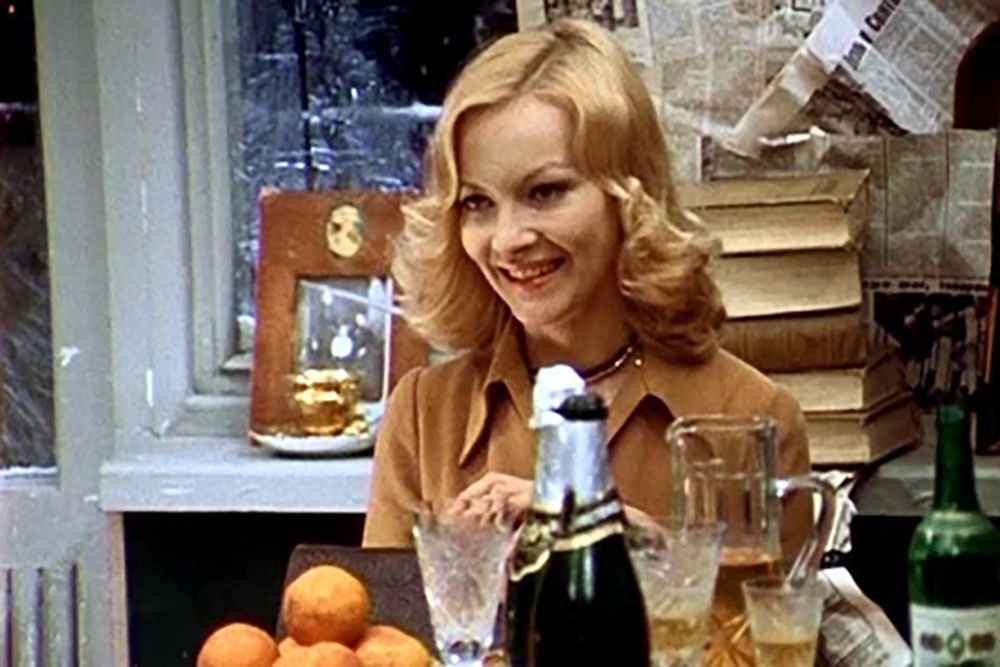    "Ирония судьбы" — символ советского Нового года. / Фото: kinopoisk.ru Режиссёр Эльдар Рязанов, 1975. Киностудия "Мосфильм"