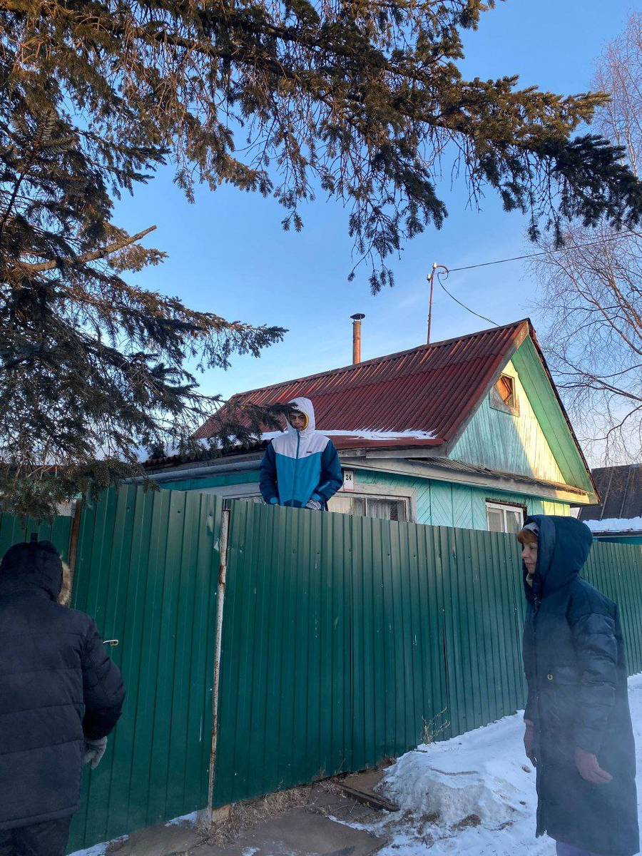 Это вот ждем пока сломают замок... других фото нету