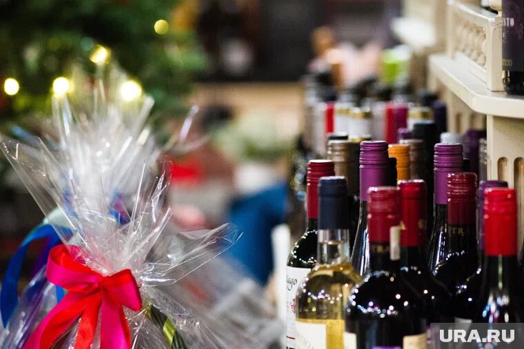 Не все россияне смогут комфортно закупиться алкоголем 31 декабря. Фото: Анна Майорова © URA.RU