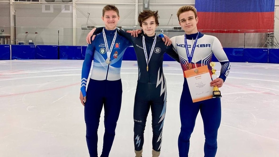   Иван Посашков (в центре).Союз конькобежцев России