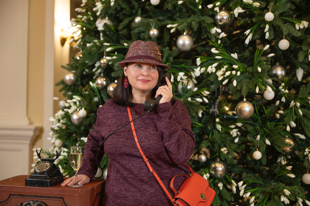 Фото у главной елки. Она украшена подснежниками в теме «Двенадцать месяцев». Фотограф: Яна Булаш