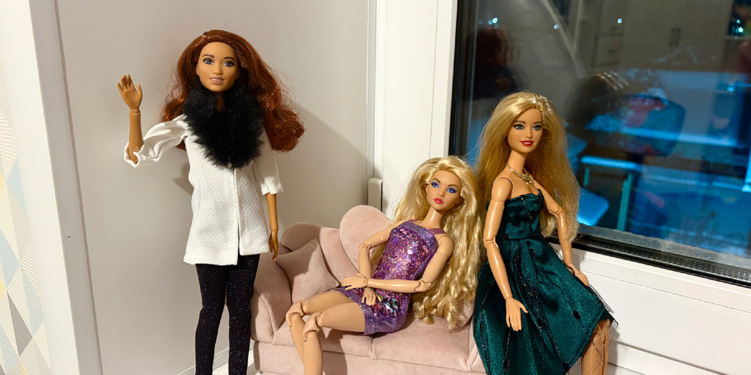 Сюрприз-бокс с одеждой для кукол: что нас там ждет