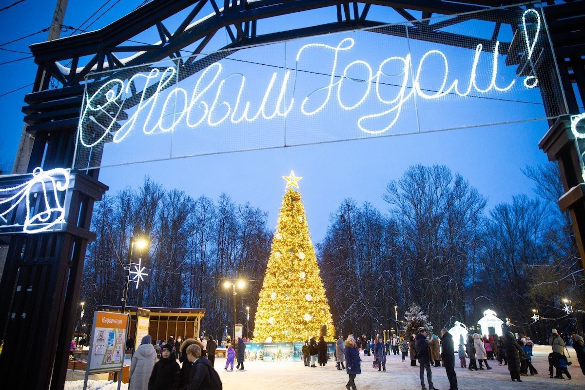    Новогодняя площадка в парке «Станкозавода» стала одной из самых красивых в Ленинском районе