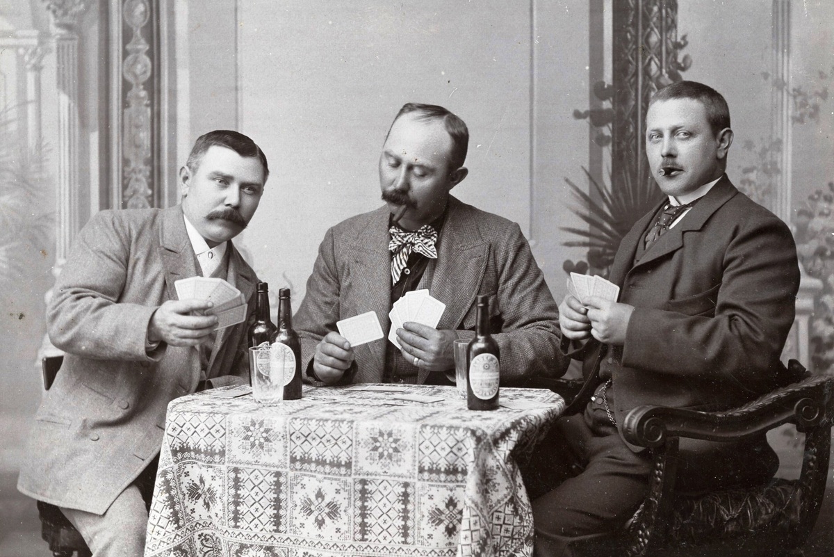     Национальные напитки и культура застолья: как алкоголь становится частью идентичности