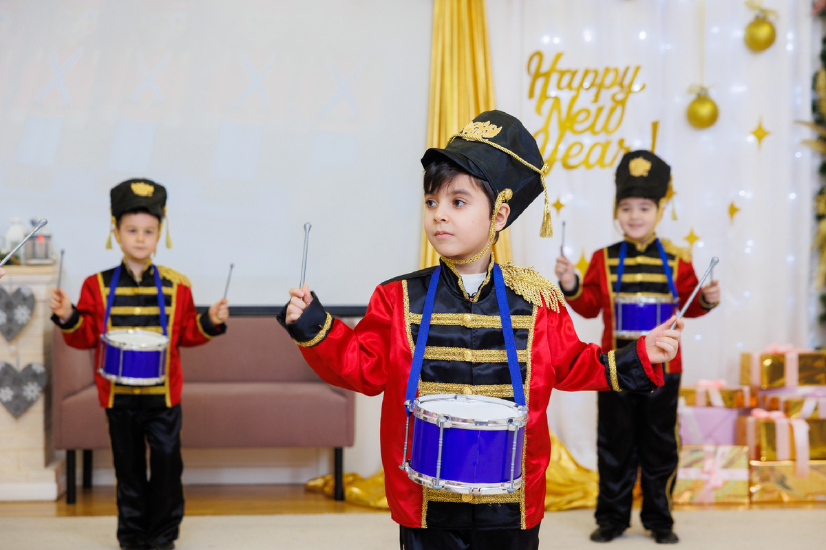 Камерная новогодняя ёлка в RIS Nursery Хамовники