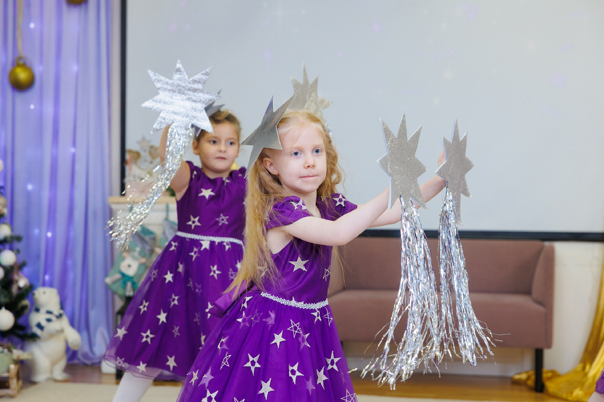 Билингвальное новогоднее выступление детей в RIS Nursery
