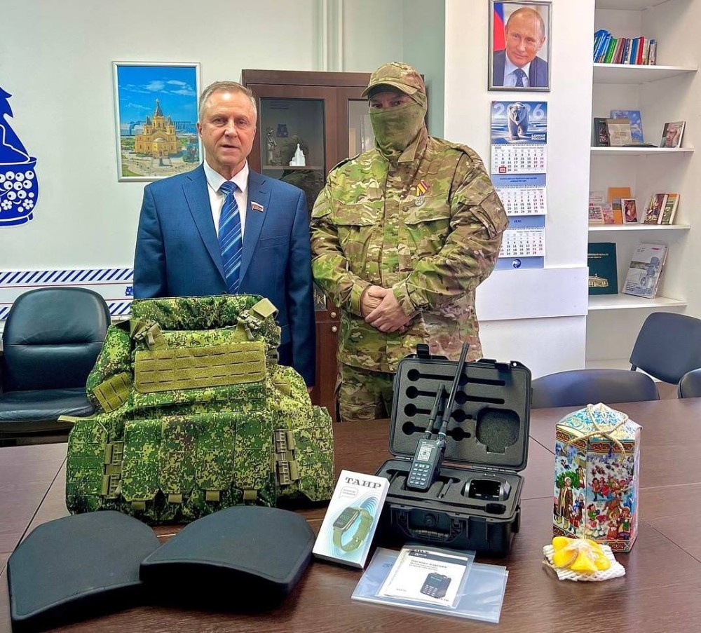    Депутат ЗС НО передал на фронт систему защиты от дронов и бронежилеты
