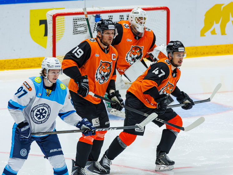     Роковое удаление на последних минутах не дало «Амуру» в Хабаровске выиграть у «Сибири». Фото: ХК "Амур"