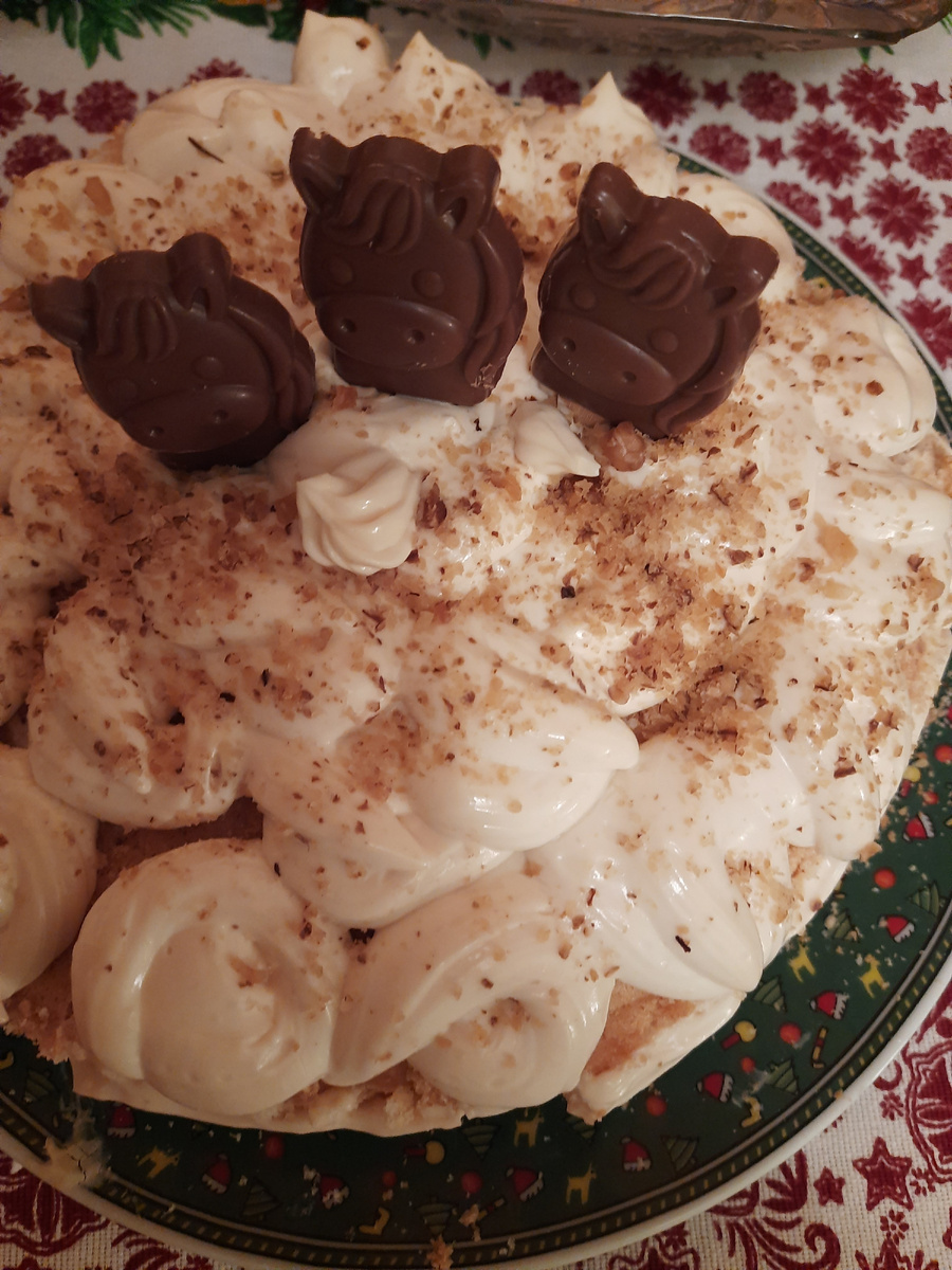 Крема много!