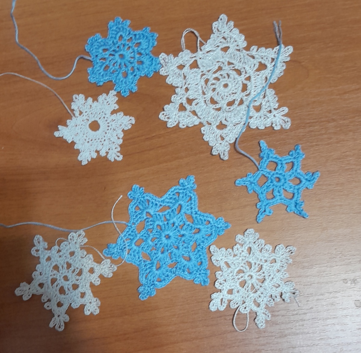Снежинки,7 шт,связались на заказ, все вместе весят 12 гр.