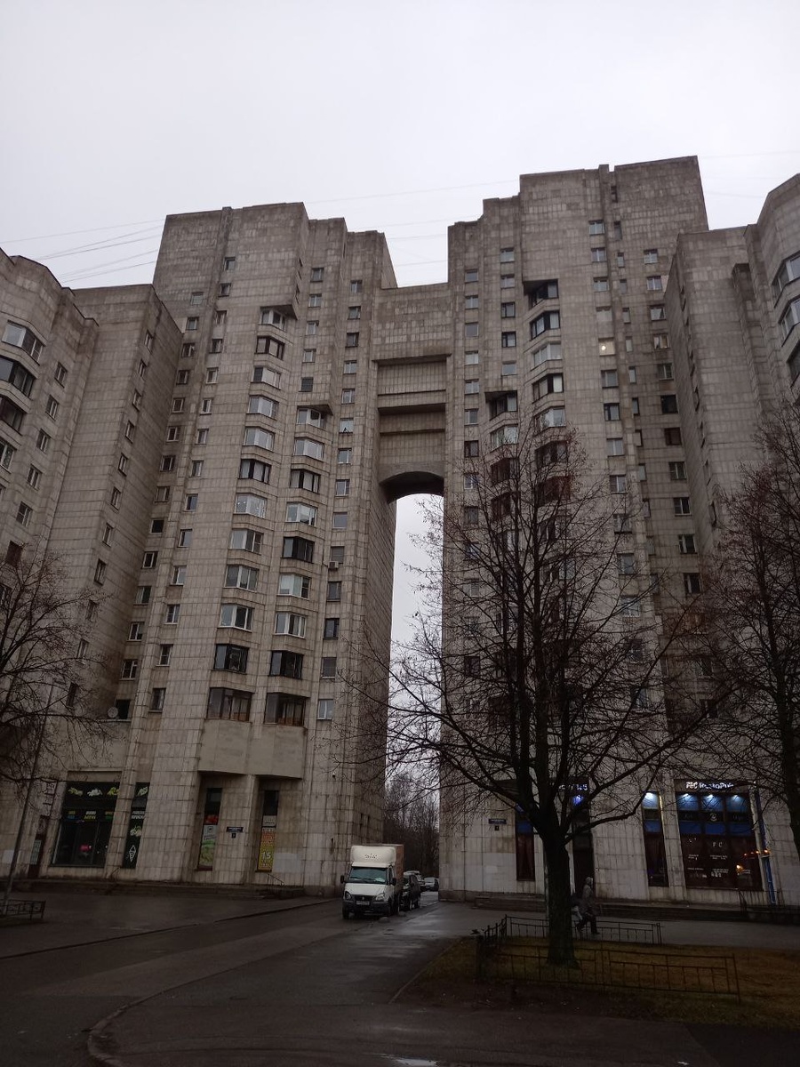 Новосмоленкая набережная 1