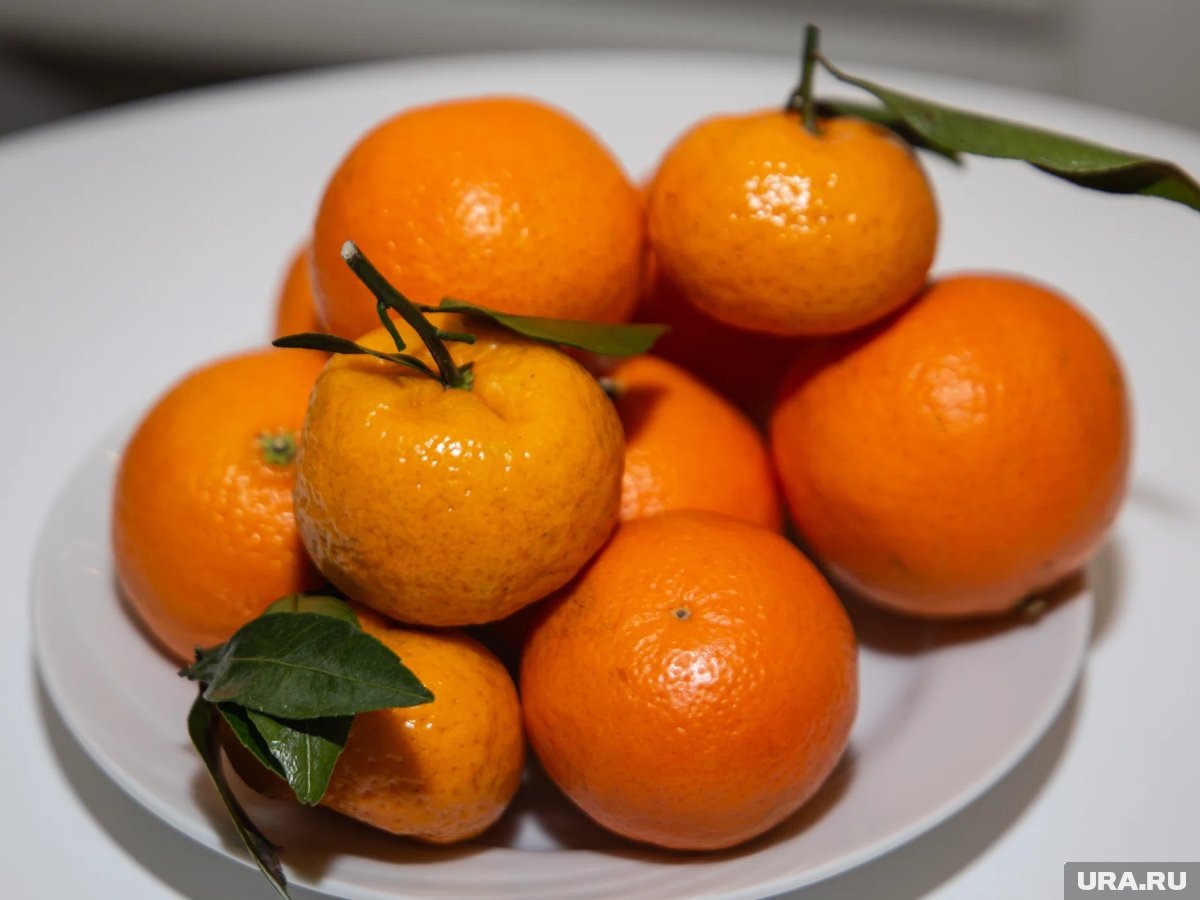     При выборе мандаринов нужно обращать внимание на их внешний вид и аромат