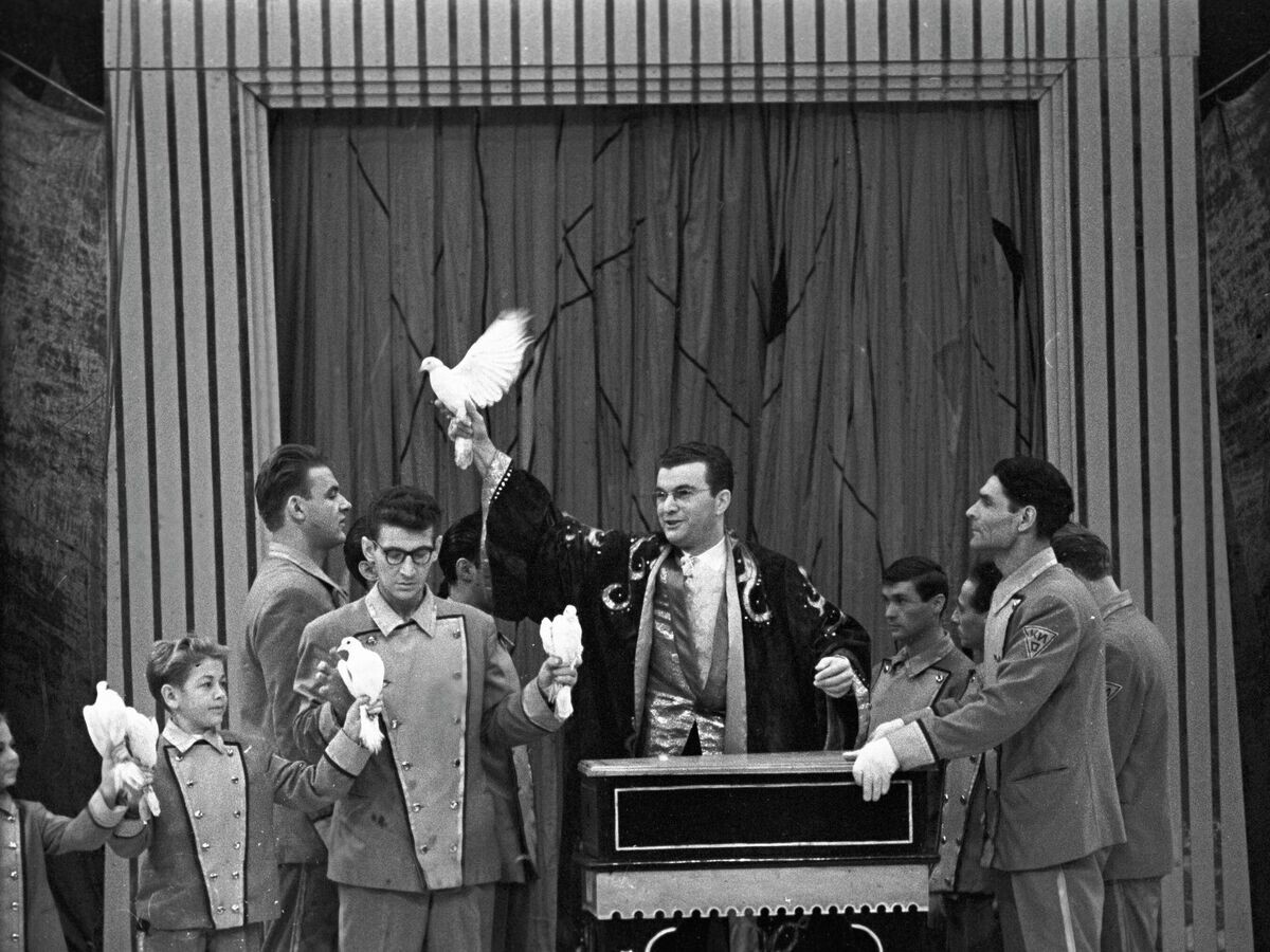    Выступление иллюзиониста Эмиля Кио | © РИА Новости / Михаил Озерский