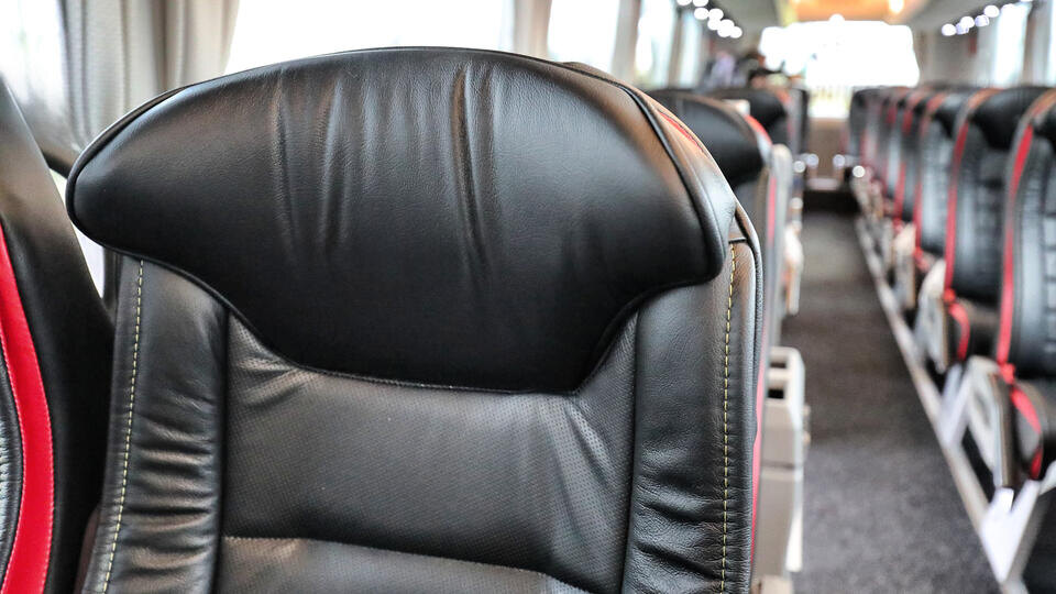     Сильный ветер снес автобус с россиянами в Эстонии www.globallookpress.com/Bruno Fahy/ZUMAPRESS.com