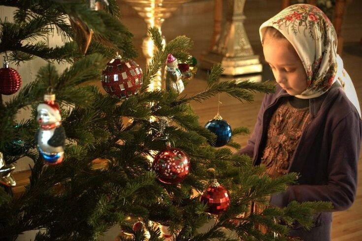 Меня, грешнаго раба Твоего, всех родственников и ближних моих и всех благоверных христиан, как истинный наш верховный Пастырь, упаси, огради...