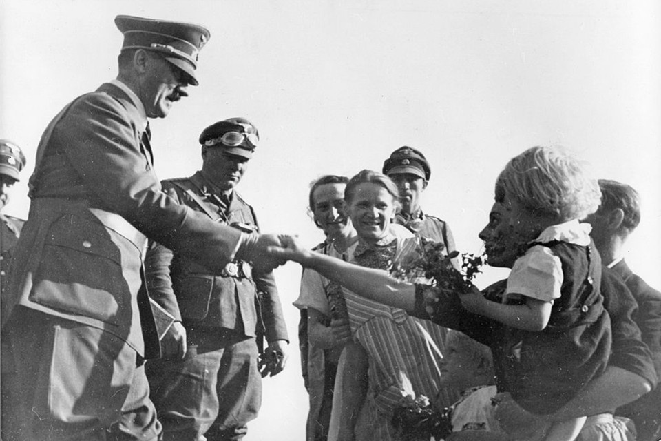    48-летний группенфюрер СС в деталях описал не только как стерегли диктатора третьего рейха — но и как похищали его итальянского коллегу Муссолини, и как покушались на самого фюрера. Фото: ullstein bild Dtl./Getty Images