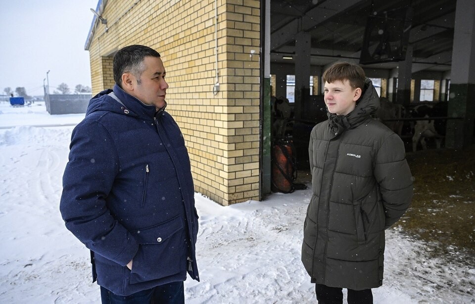    Полпред Игорь Руденя и Дима Казанцев во время встречи. Фото: Константин Солодков.