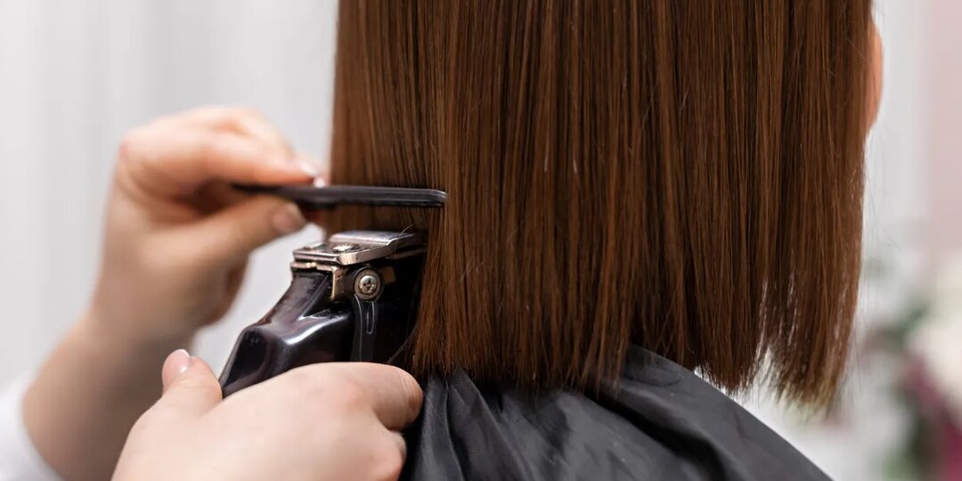 Когда стричься и красить волосы в январе 2026 года: календарь на каждый день