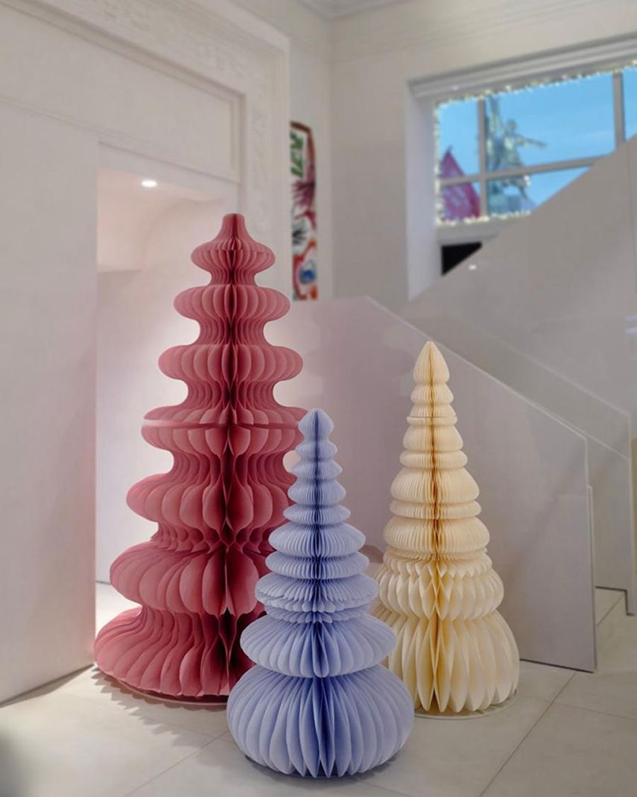    Компания MR декорировала офисы продаж к праздникам (фото 1)