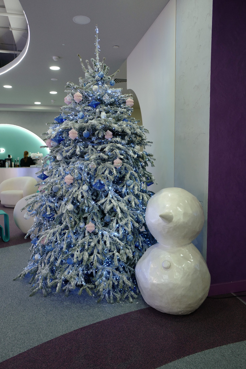    Компания MR декорировала офисы продаж к праздникам (фото 3)