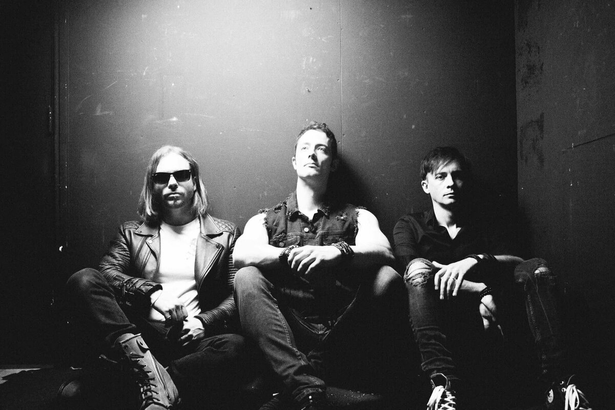 Gunship – британская синтвейв-группа. Музыку характеризуют как написанную «под влиянием саундтреков кино, телевизионных шоу, видеоигр и мультфильмов 80-х».