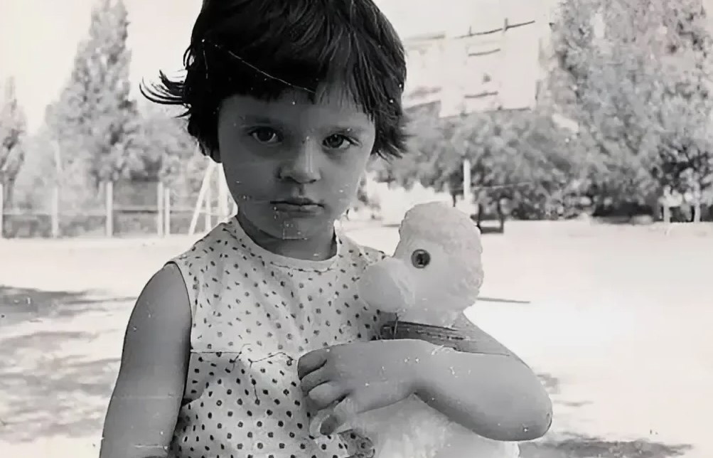 Елена Ваенга взяла псевдоним в честь города, в котором родилась.