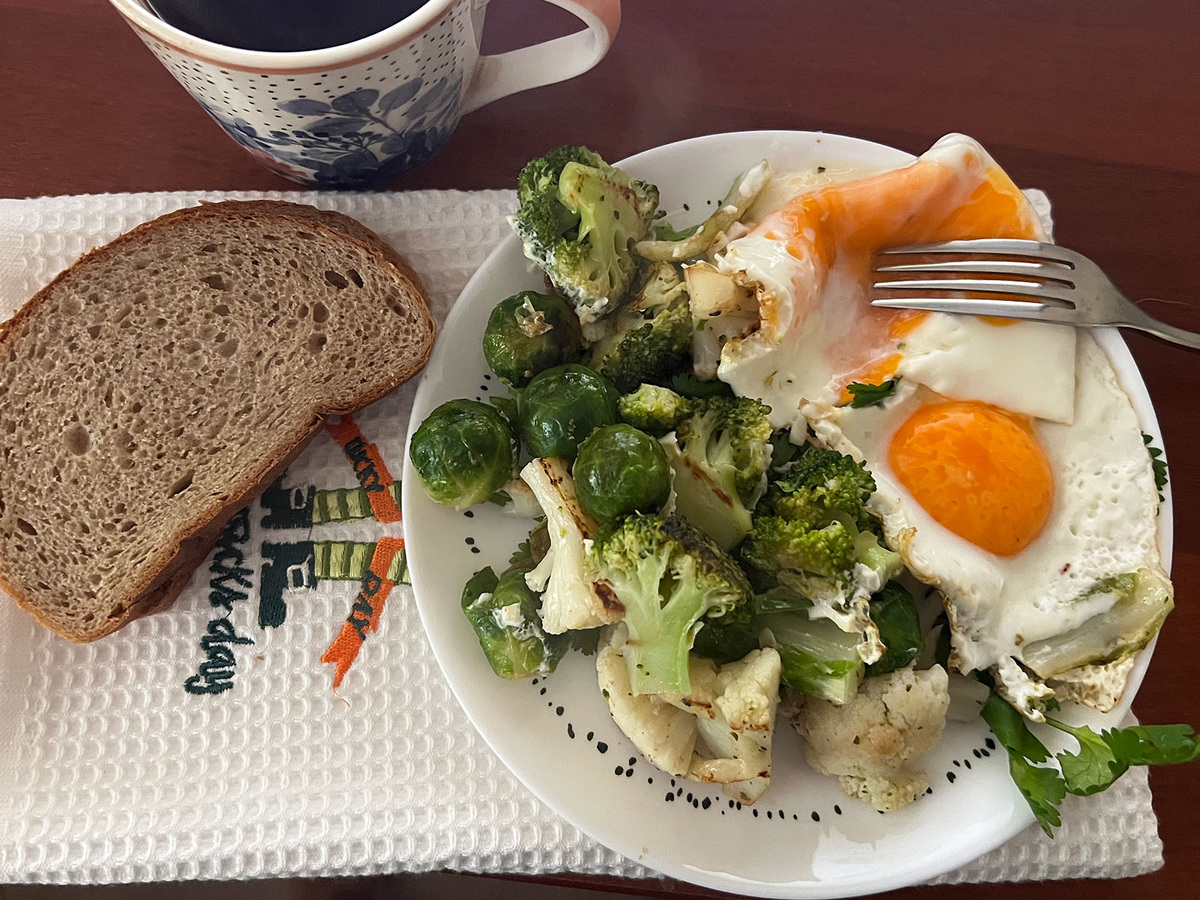 Двая яйца, брессельская, брокколи и цветная капусы