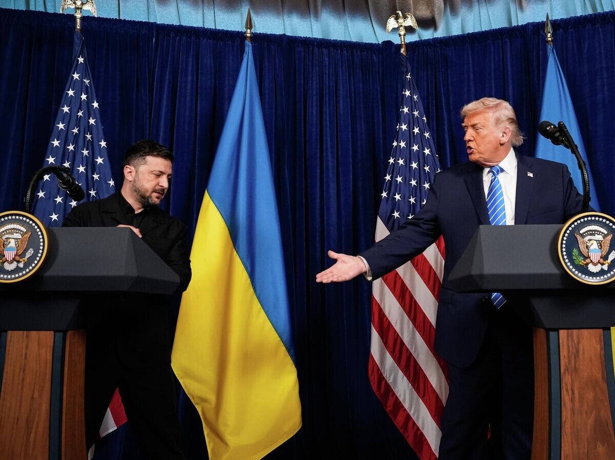    Дональд Трамп и Владимир Зеленский во время встречи в Мар-а-Лаго во Флориде | © AP Photo / Alex Brandon