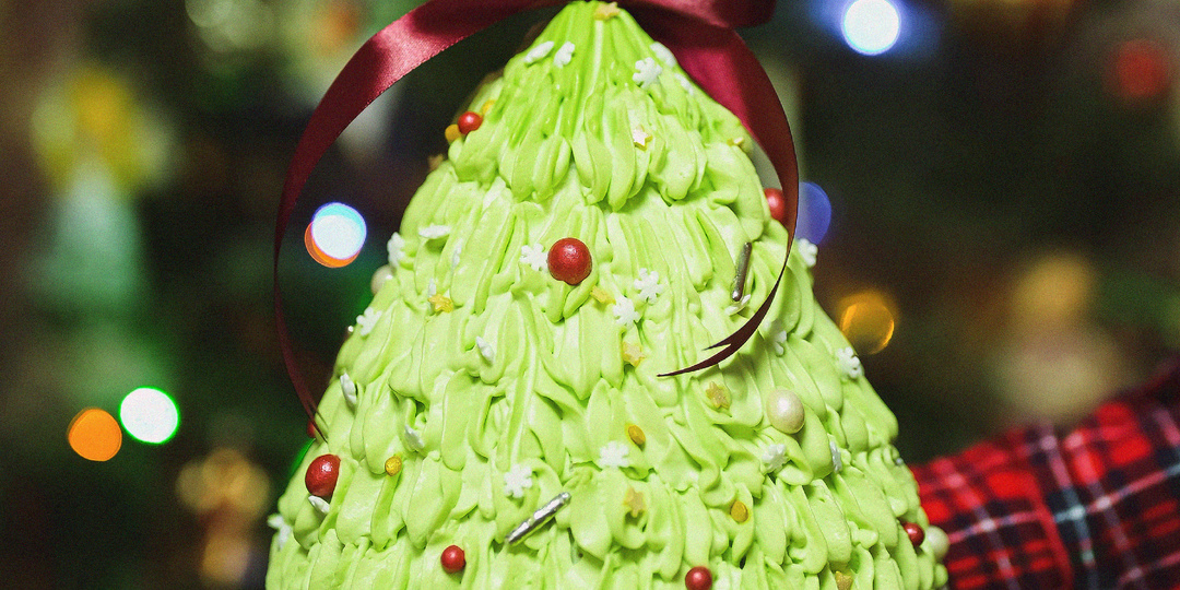 Новогодний торт "Ёлка" со сливочным кремом и калиной: подробный рецепт