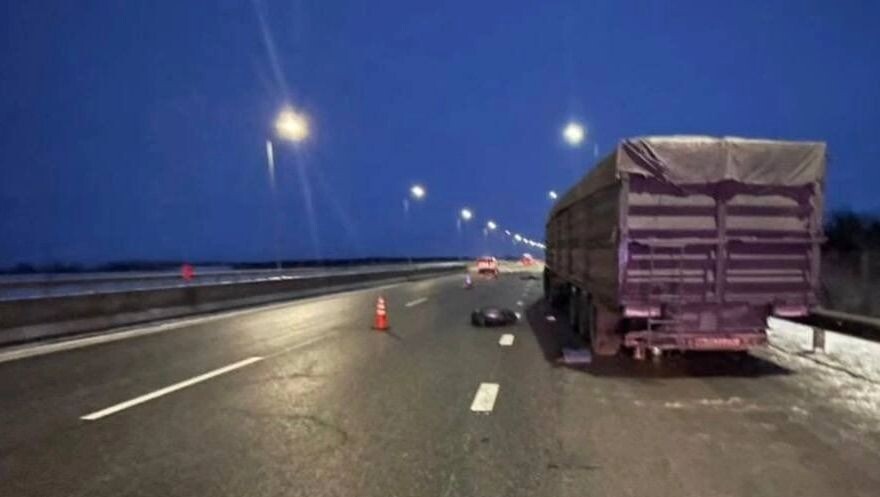    Менявший колесо пешеход стал жертвой ДТП на М-4 «Дон» в Ростовской области   ГАИ Ростовской области / Тг-канал ГАИ Ростовской области