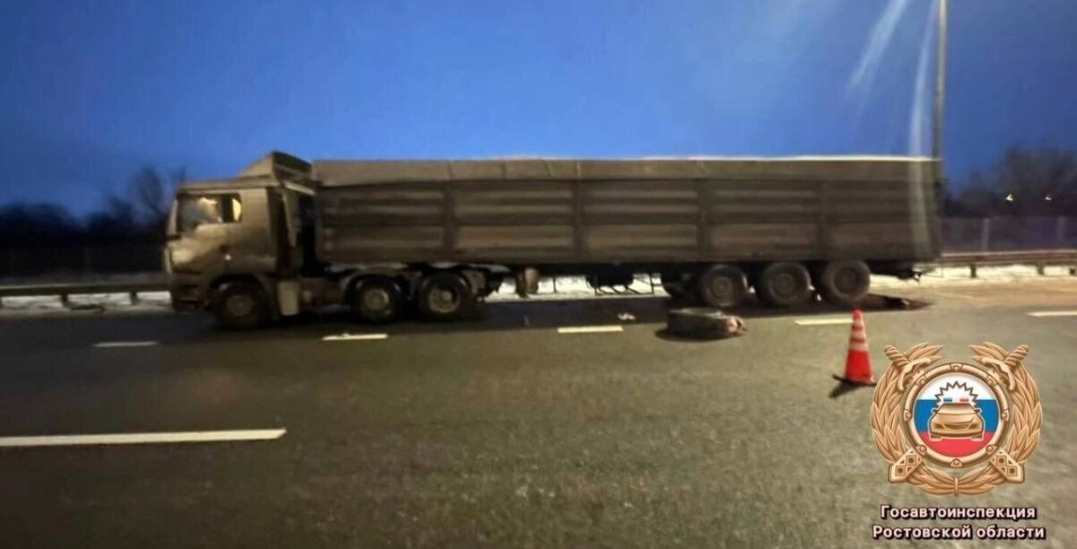    Менявший колесо пешеход стал жертвой ДТП на М-4 «Дон» в Ростовской области   ГАИ Ростовской области / Тг-канал ГАИ Ростовской области