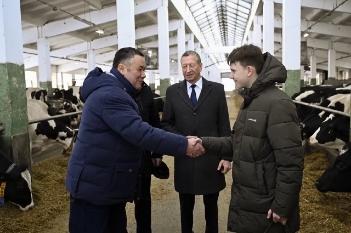    Игорь Руденя вручил подарок талантливому ученику Горютинской школы