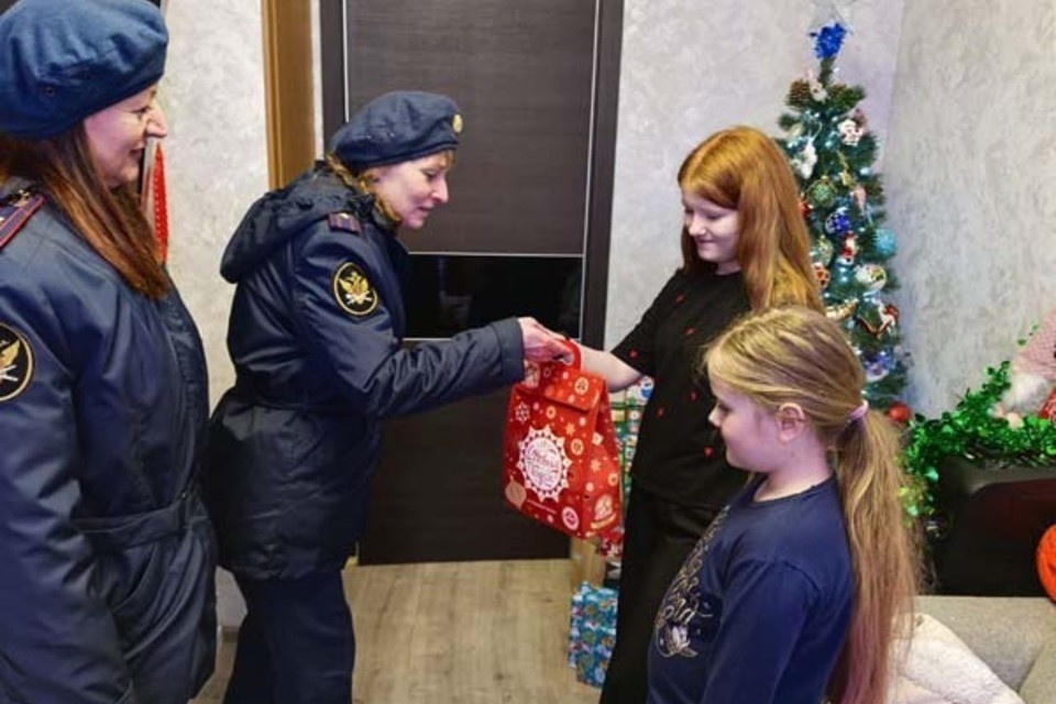    Акция «Елка желаний» инициирована Общероссийским общественно-государственным движением детей и молодежи «Движение первых» и продлится до конца зимы. Фото: УФСИН Тверской области.