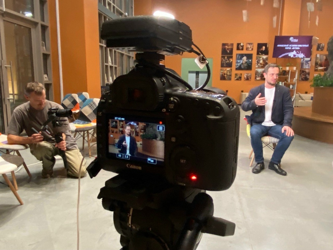 Создать карусельДмитрий Земцов на съемках пятого фильма Алексея Пищулина из цикла «Состоятельность»