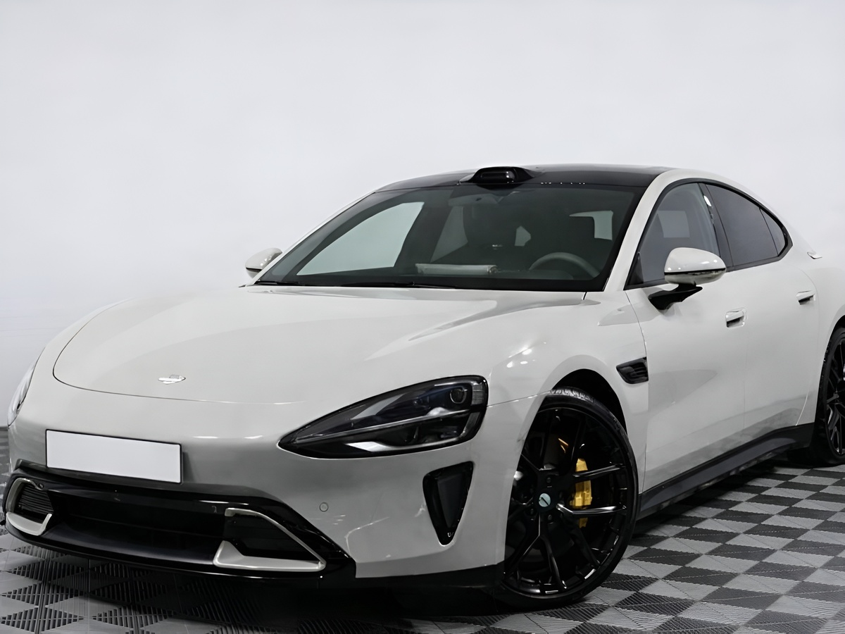 xiaomi su7 спереди