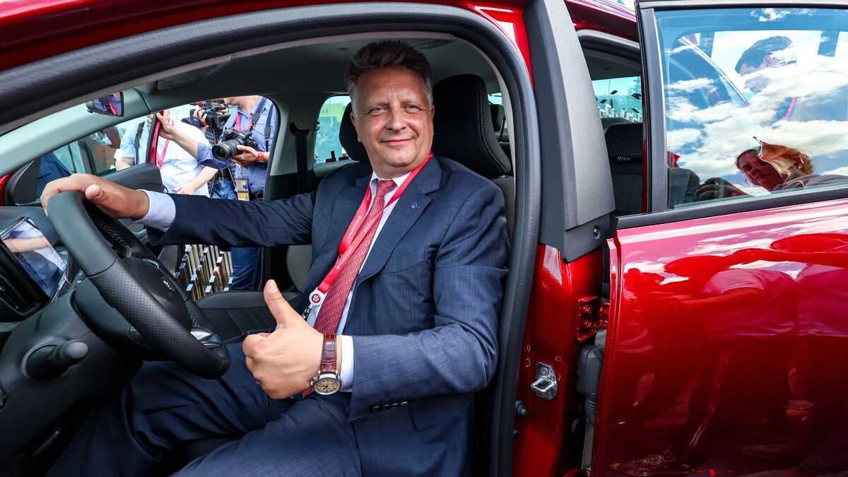    АвтоВАЗ переписывает цены на Lada с января 2026 года   Петр Ковалев/ТАСС