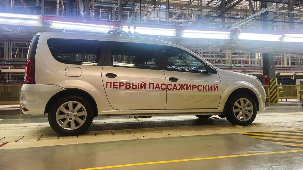   Lada Largus подешевеет на 73 тыс. рублей с января 2026-го   1MI