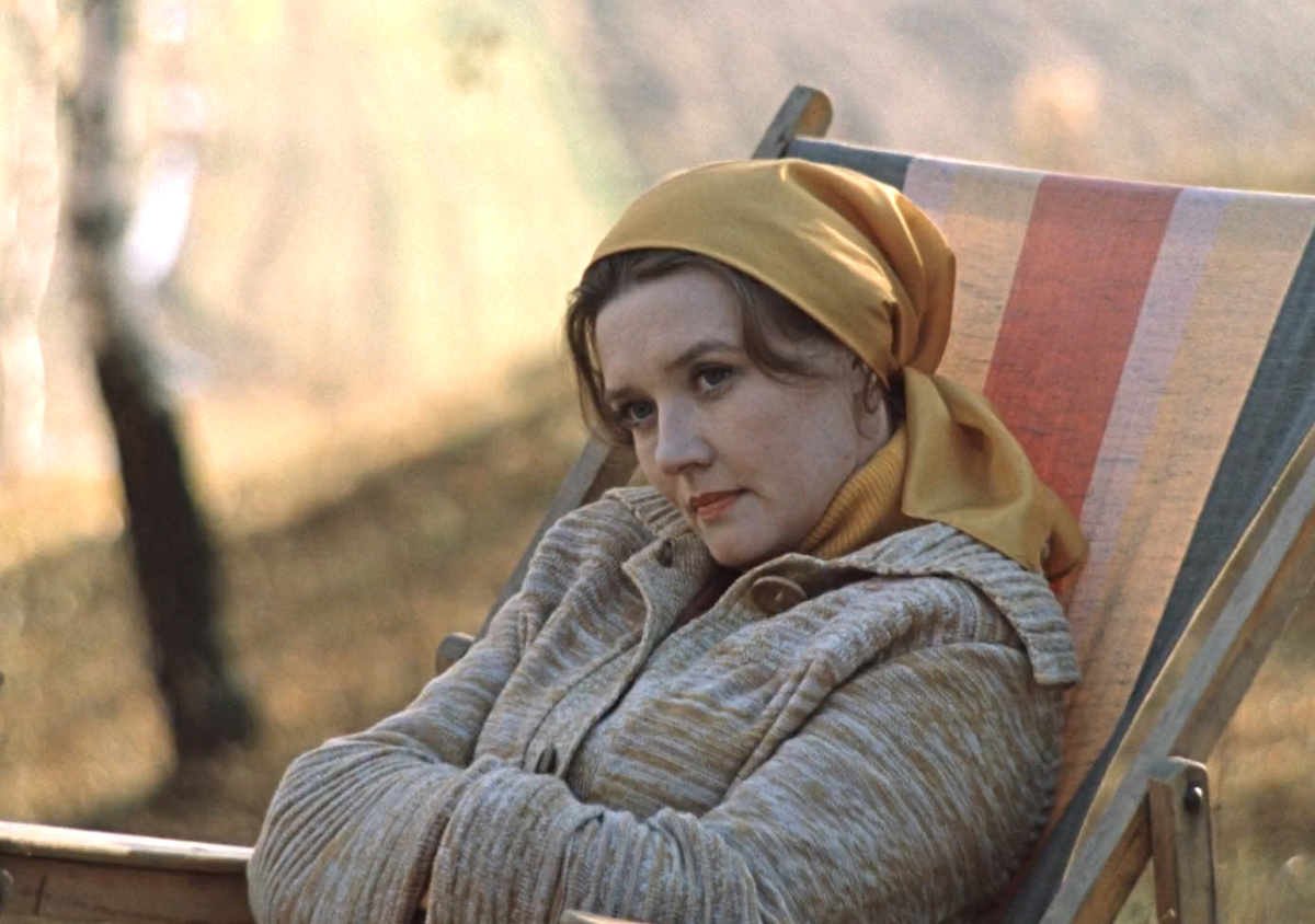 Кадр из кинофильма "Москва слезам не верит", 1979 г., режиссер Владимир Меньшов, сценарист Валентин Черных, композитор Сергей Никитин (скриншот)