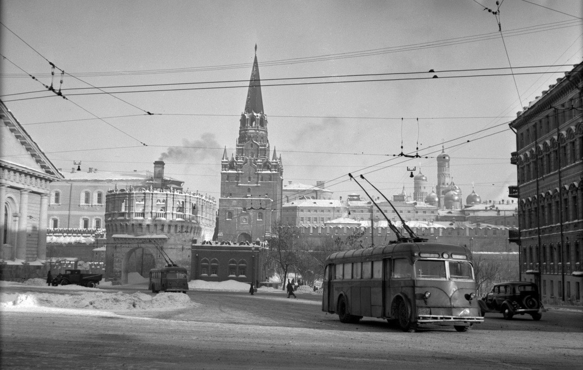 На Моховой улице. Автор Л.М.Доренский. Москва. (1948-1950 гг) Главархив Москвы