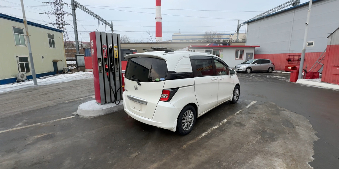 ❄️ МОЁ ТВЁРДОЕ МНЕНИЕ: ШИПОВАННАЯ РЕЗИНА ВО ВЛАДИВОСТОКЕ — ЭТО ПУСТАЯ ТРАТА ДЕНЕГ. ВОТ ПОЧЕМУ Я ВЫБИРАЮ ЛИПУЧКУ