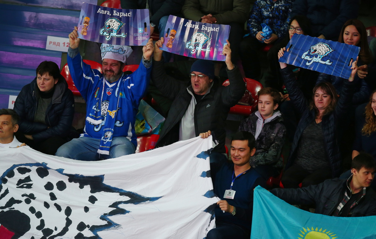    Болельщики "Барыса"  Станислав Красильников/ТАСС