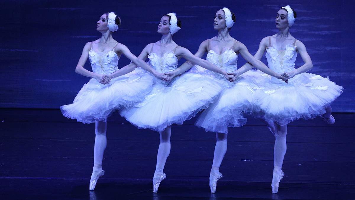   Кирилл Зыков / Агентство «Москва»- Архивное фото. Балет «Лебединое озеро» на сцене «Москонцерт-Холла»