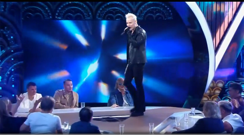 "ДЕВЧОКА, ДЕВЧОНОЧКА..."