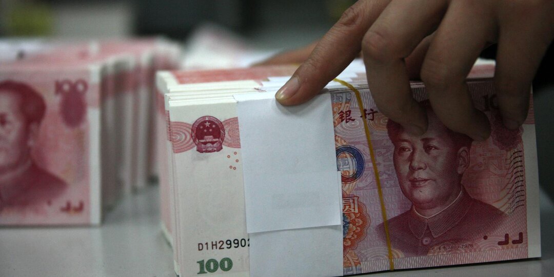 Курс юаня к рублю на Мосбирже упал на 18% по итогам 2025 года
