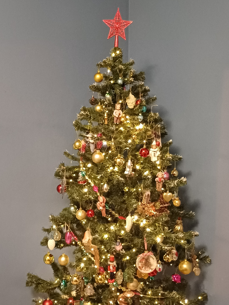 На намотку гирлянды 40 метров я потратила минимум сил и всего 20 минут времени. Фото автора