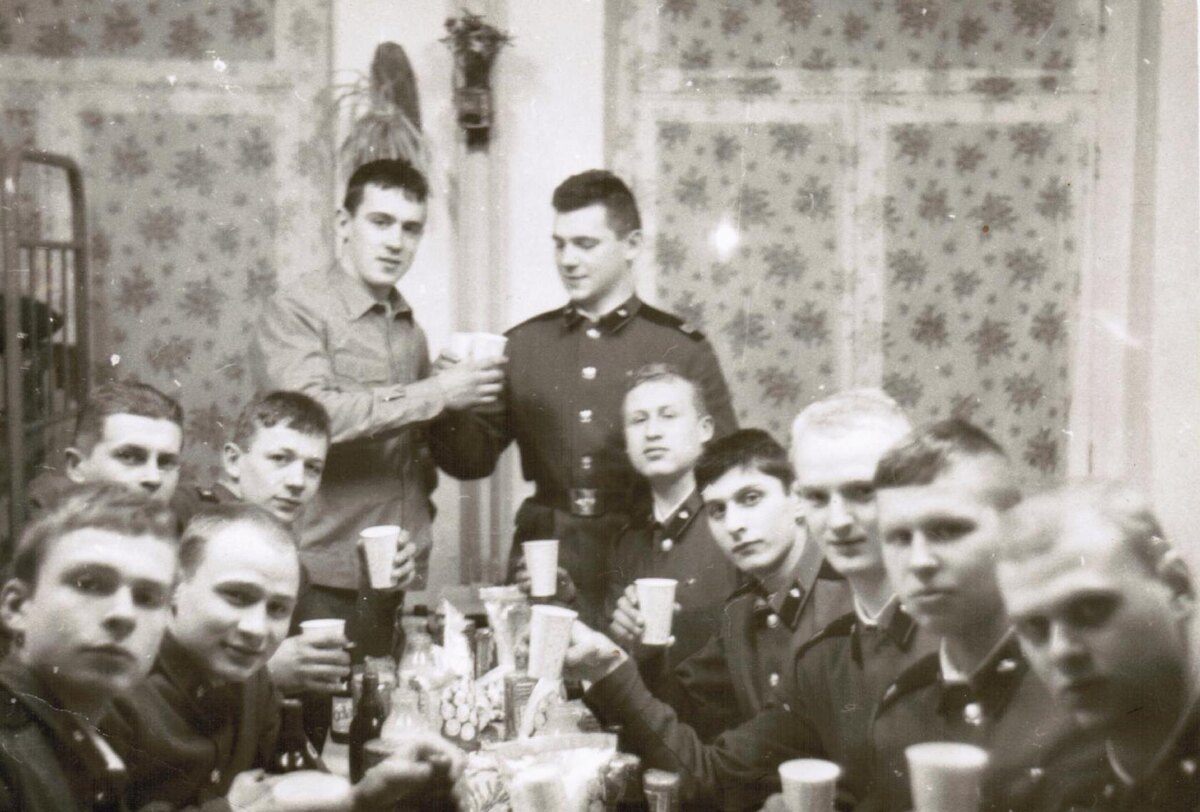 Под звон курантов и бокалов! С Новым Годом!