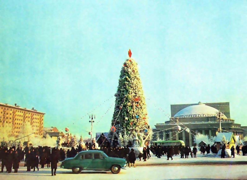 Ёлка на площади в 1965 году выглядела именно так
